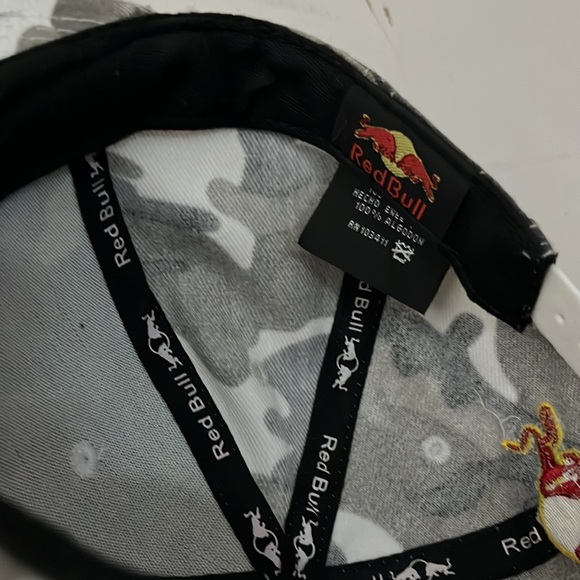 Red bull snap back hat - Picture 3 of 3
